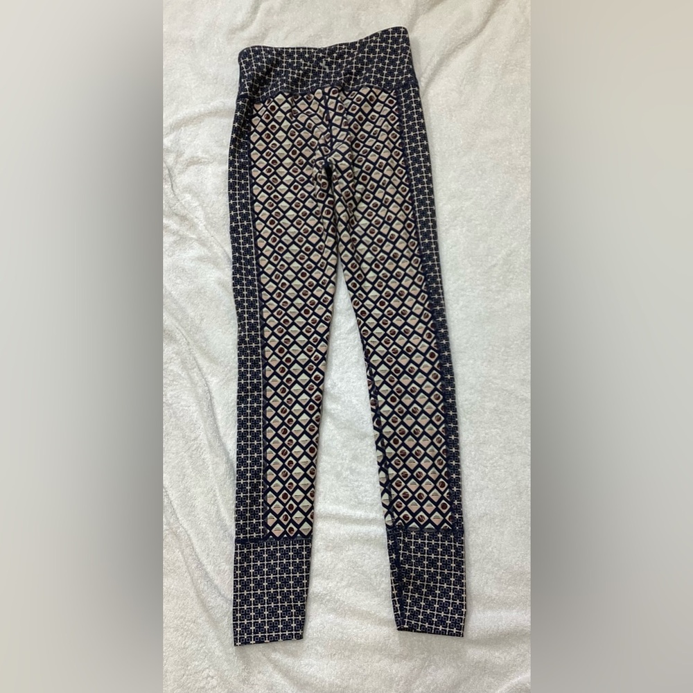 Geometric Patterned Leggings - Picture 2 of 3